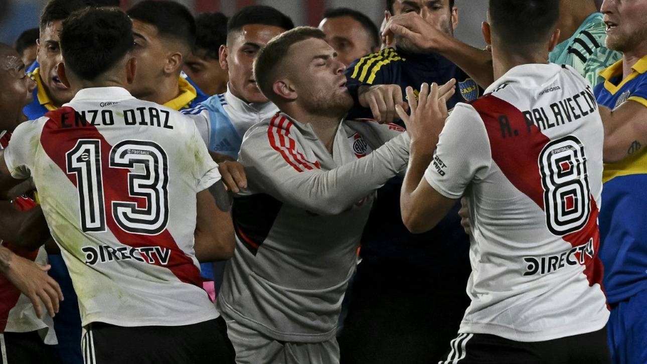 Sieben Rote Karten in Argentiniens Superclasico
