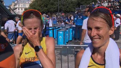 Laura Hottenrott (l.) überkamen nach dem Olympia-Marathon im Paris die Emotionen