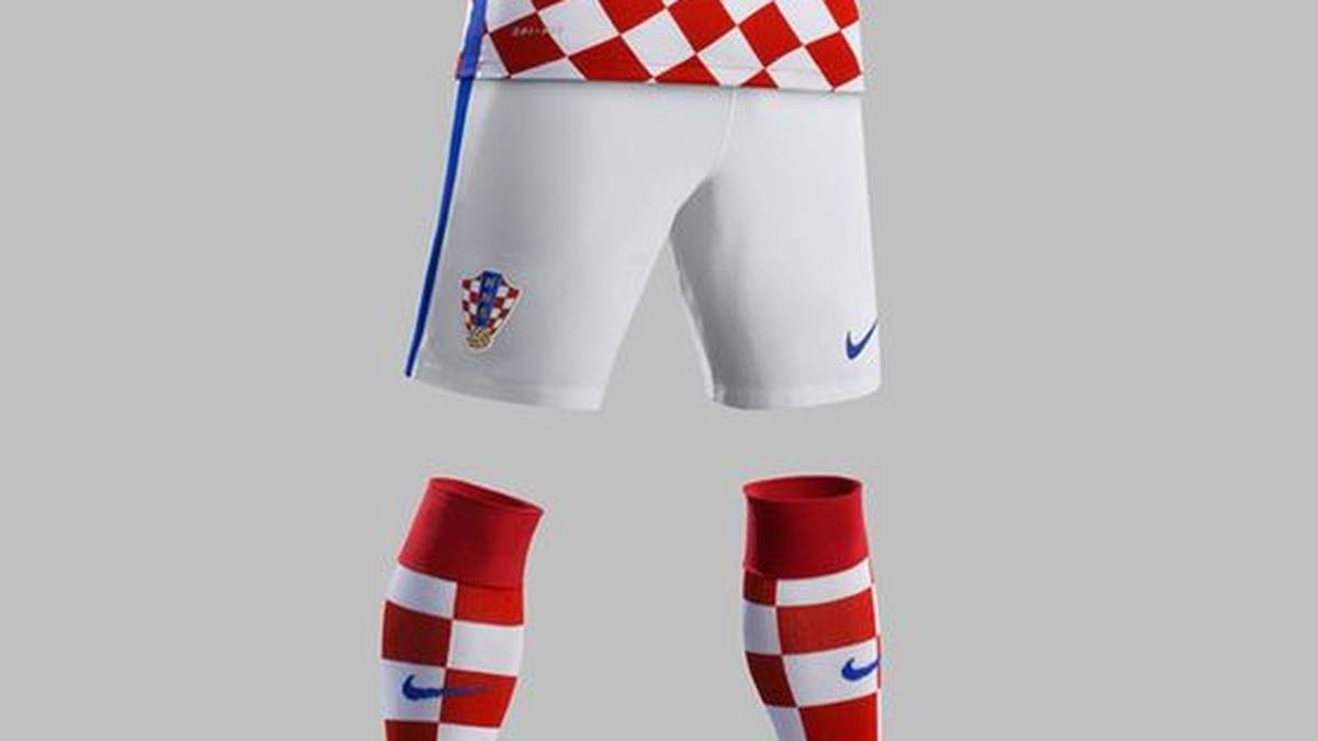 Auch das kroatische Trikot kennt man mittlerweile, auch wenn sich einige Fußballfreunde wohl nie an dieses Muster aus roten und weißen Karos gewöhnen werden. Die Karos sind jetzt wenigstens etwas geschwungener als bei den Vorgänger-Modellen