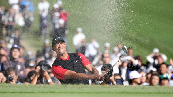 INZAI, JAPAN - OCTOBER 28: Tiger Woods of the United States hits out from a bunker on the 18th hole during the final round of the Zozo Championship at Accordia Golf Narashino Country Club on October 28, 2019 in Inzai, Chiba, Japan. (Photo by Chung Sung-Jun/Getty Images)