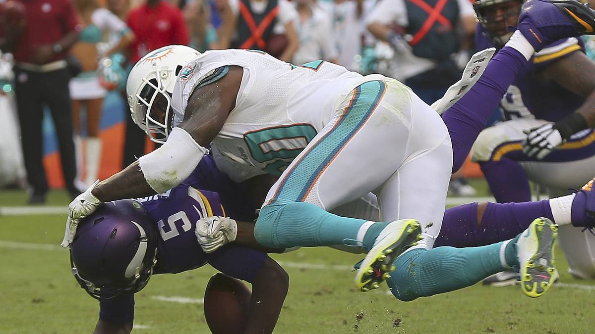 EARL MITCHELL: Defensiv-Star Earl Mitchell von den Miami Dolphins ging angeschlagen in die Saison und musste direkt beim Saisonstart wieder mit einer Wadenverletzung raus. Er könnte allerdings noch 2016 zurückkehren