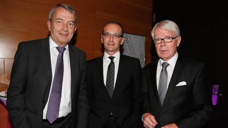 Heiko Maas (m.) mit DFB-Präsident Wolfgang Niersbach und DFL-Präsident Reinhard Rauball