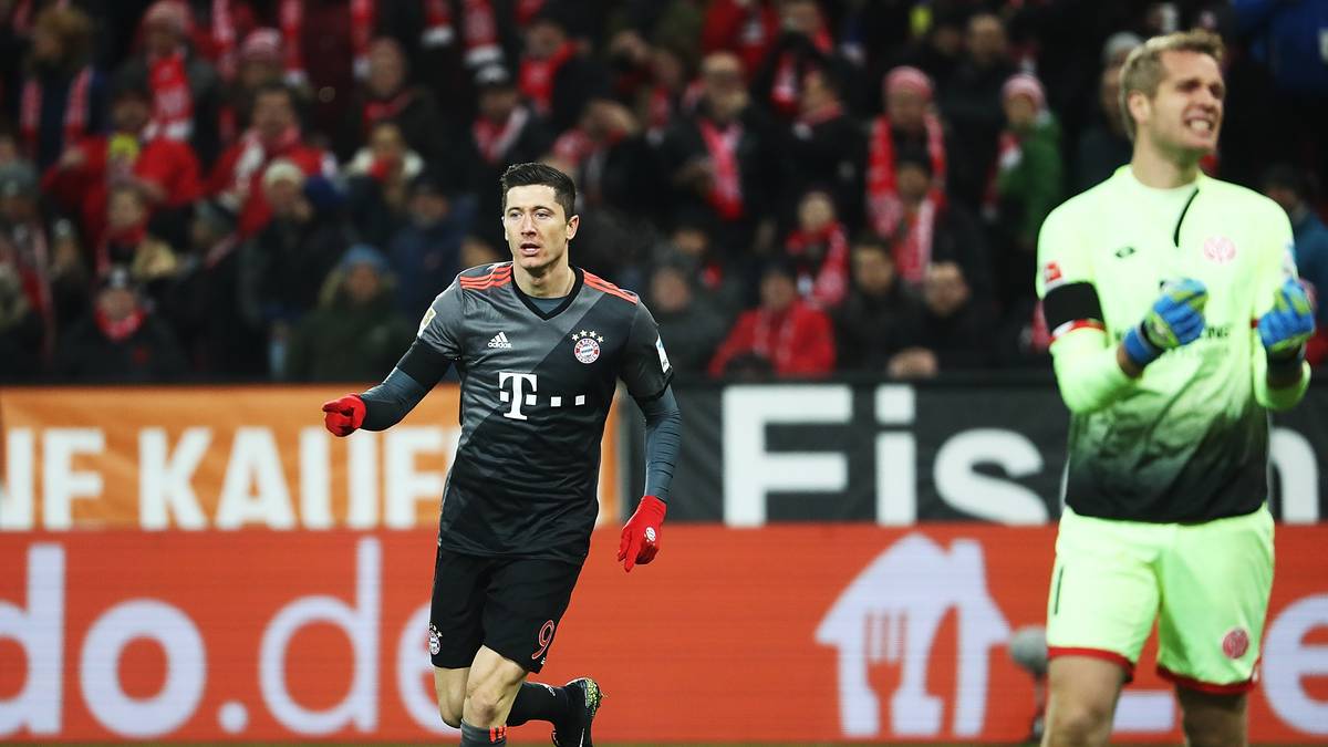 Lewandowski setzt mit einem direkt verwandelten Freistoß in der Nachspielzeit den Schlusspunkt