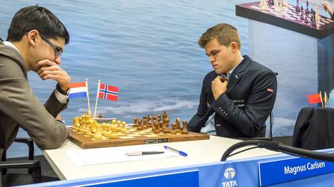 Magnus Carlsen (r.) ist amtierender Schachweltmeister