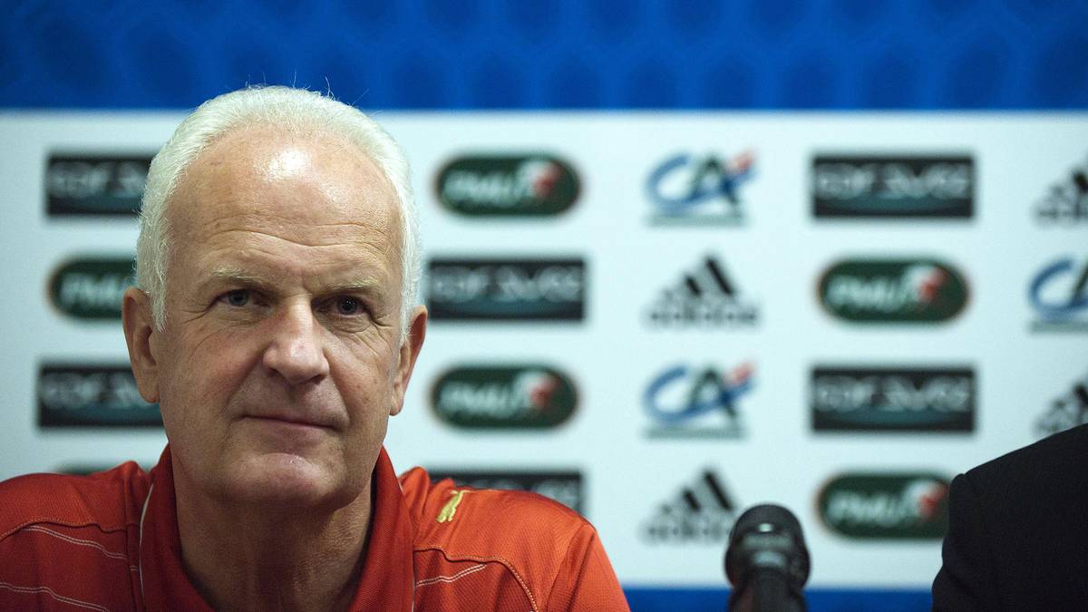 BERND STANGE: In der Welt herumgekommen ist auch Bernd Stange.  Dnipro Dnipropetrowsk, 
ZSKA Kiew, Perth Glory, Oman, Irak, Apollon Limassol, Weißrussland und Singapur sind seine Stationen