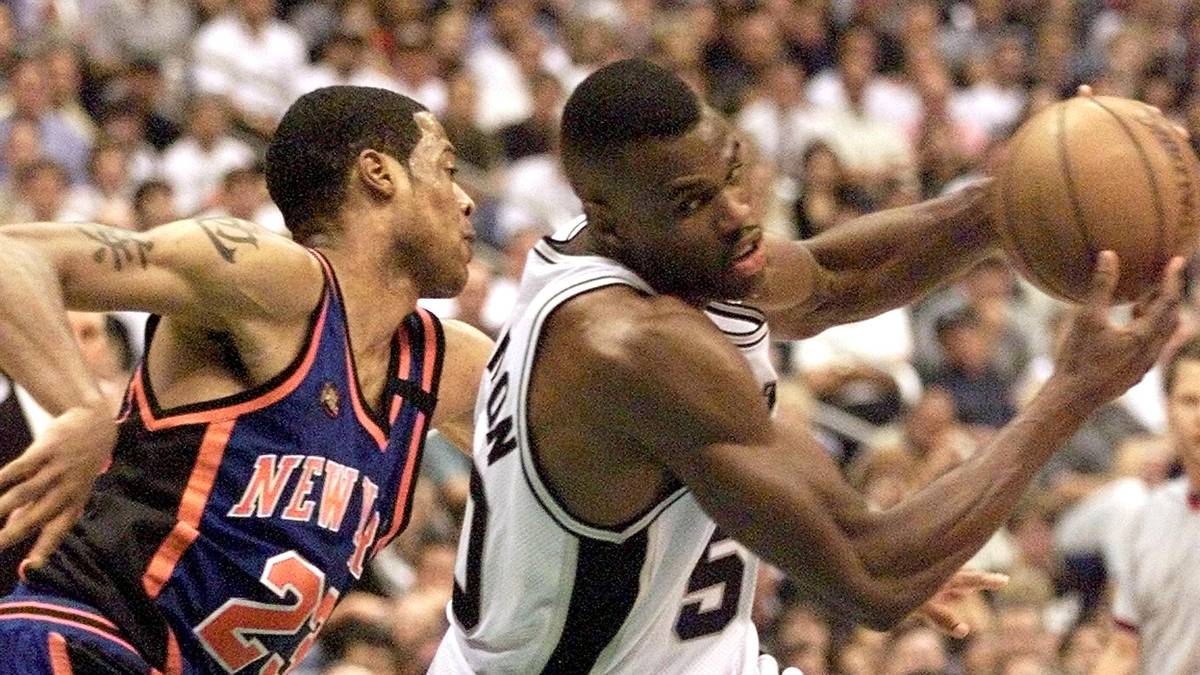 DAVID ROBINSON: Ein ehemaliger Teamkollege Duncans ist David Robinson - ebenfalls ein Spurs-Urgestein. "The Admiral" Robinson spielte 20 Jahre lang in der NBA - stets bei San Antonio. Er wurde NBA Rookie des Jahres und MVP der Saison 1994/95