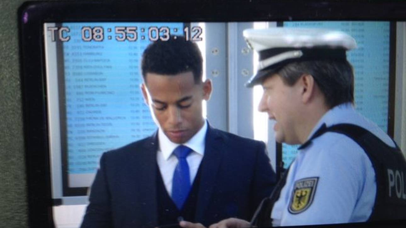 Aogo vor laufender Kamera beklaut