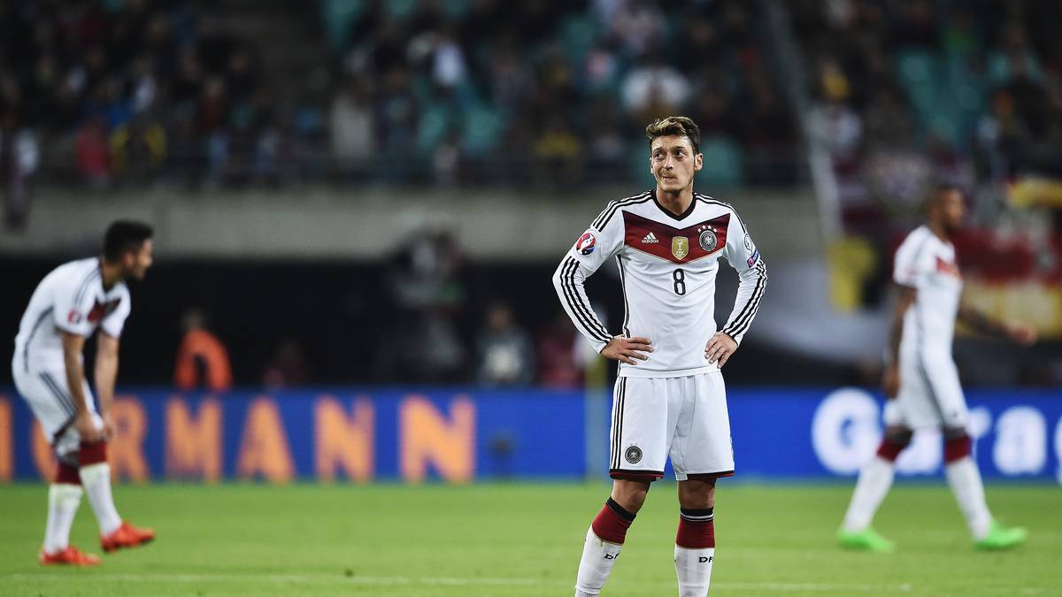 MESUT ÖZIL: Ansehnliche Vorstellung des Arsenal-Profis, der einige schöne Pässe spielte, aber im Abschluss wieder zumeist ohne Durchschlagskraft blieb. Doch er holte den Elfmeter zum 1:0 heraus und gab mit einem Zuckerball die Vorlage zum 2:1. SPORT1-NOTE: 2