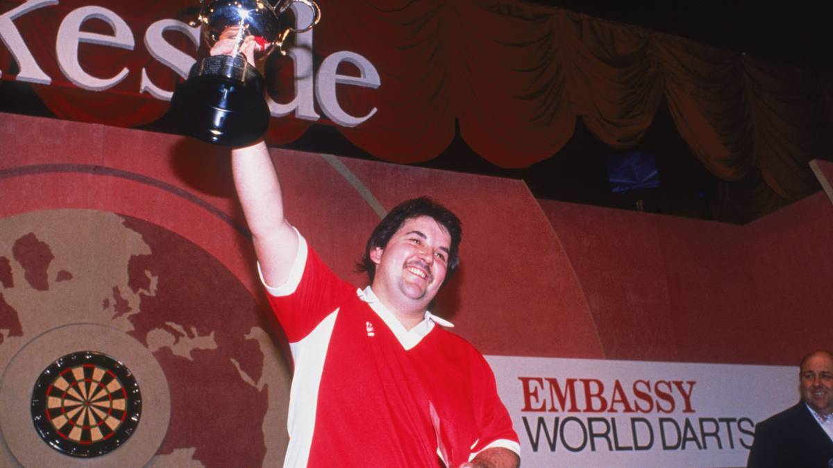 Zuvor war Bristow der Superstar der Szene, hatte bis 1986 schon fünf Mal die WM gewonnen. Mit Taylors erstem Erfolg begann aber eine neue Zeitrechnung. Bekanntlich sollten 15 weitere WM-Titel folgen