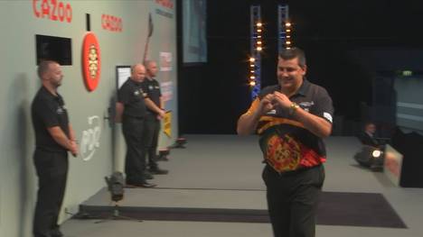 "The Special One" José de Sousa wird seiner Favoritenrolle gerecht und zieht nach einem 6:4-Erfolg in die zweite Runde der European Championship ein.