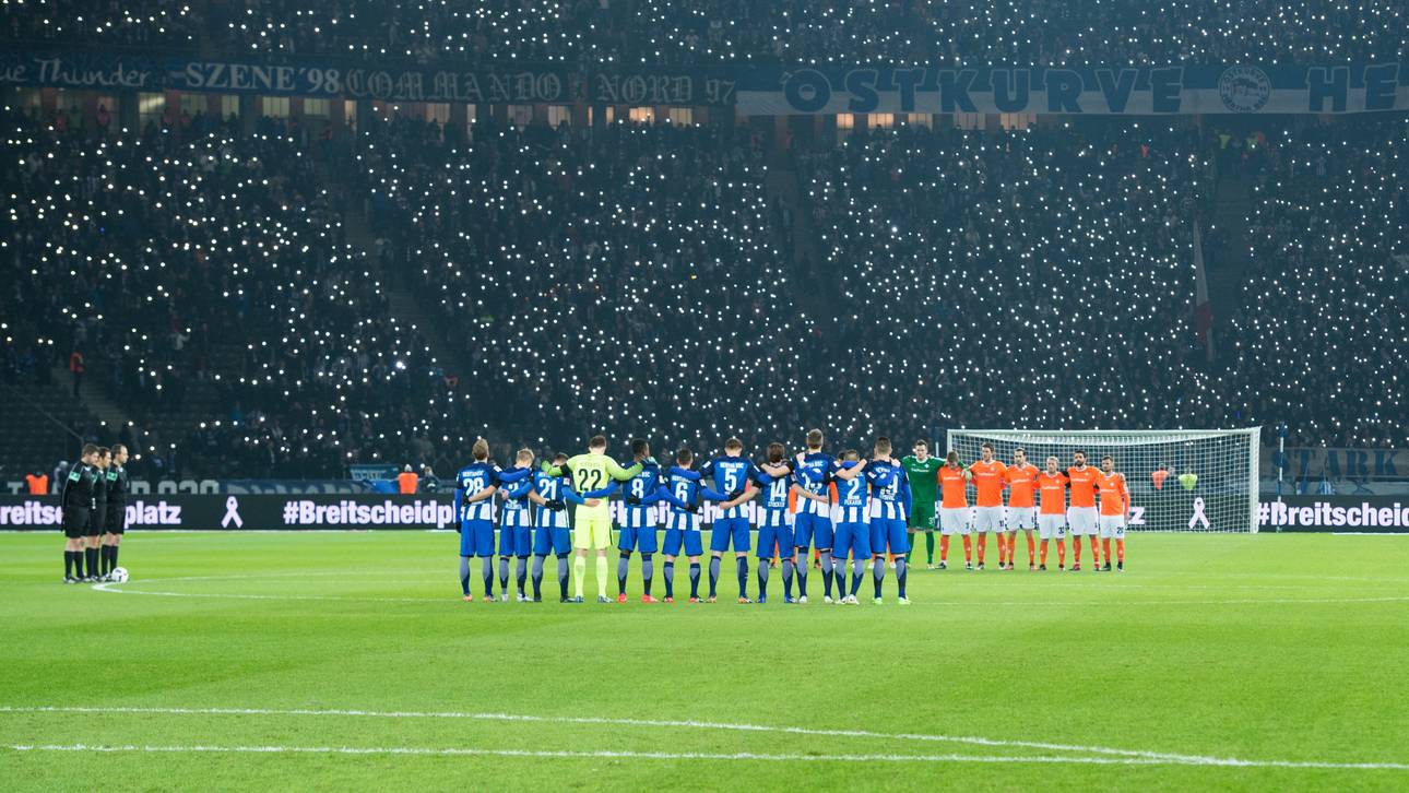 Lichtermeer im Olympiastadion