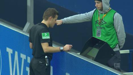 Der VAR sorgt weiterhin für Ärger in der Bundesliga. Muss der Videoschiedsrichter wieder abgeschafft werden?