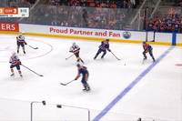 Was für ein Traum-Duo! Wieder sind es Leon Draisaitl und Connor McDavid, die auf dem Eis den Unterschied machen und die Oilers zum Sieg führen. 