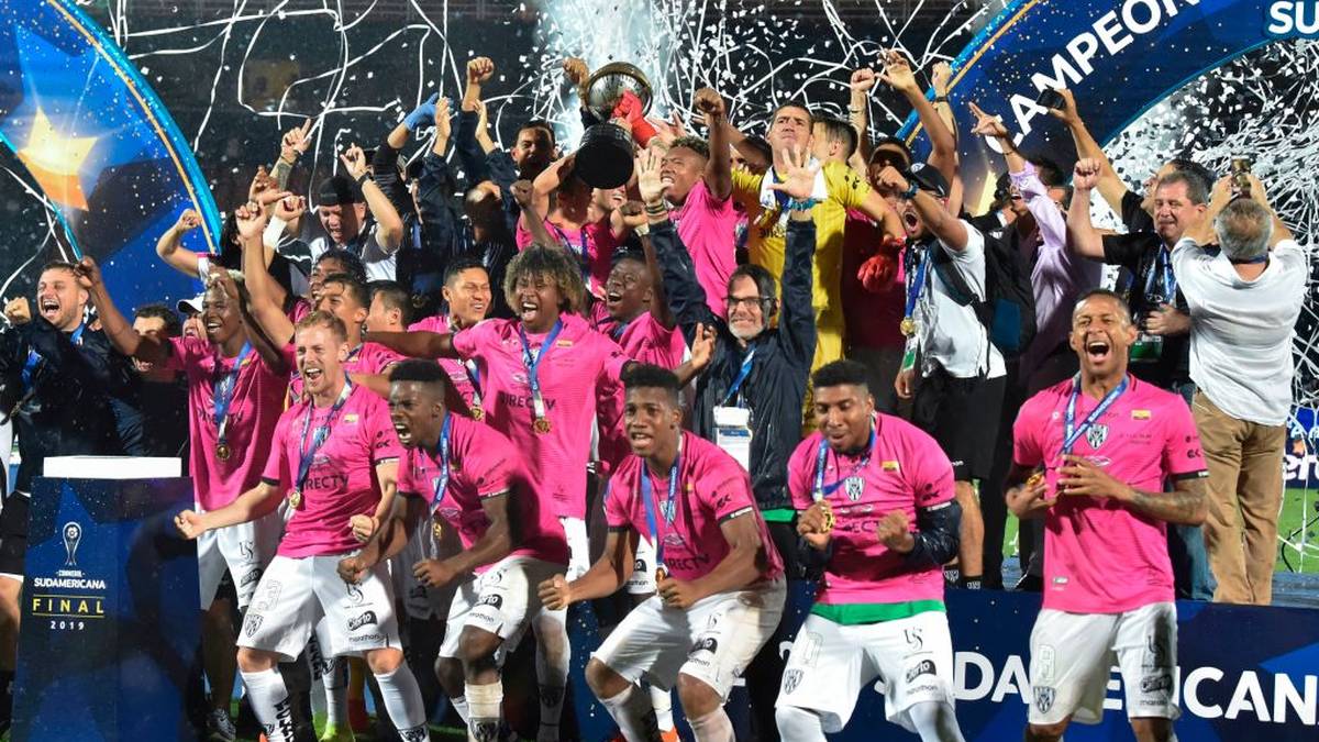 Die Spieler von Indipiente feiern am 9. November 2019 den Triumph der Copa Sudamericana