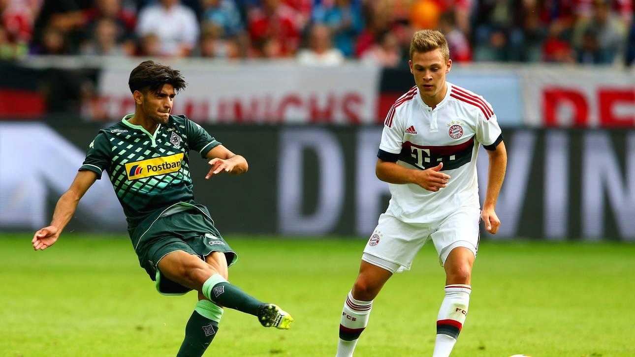 Mahmoud Dahoud (l., Joshua Kimmich) besiegt Gladbach auch dank seines verwandelten Elfemters die Bayern im Spiel um Platz drei beim Telekom Cup 2015