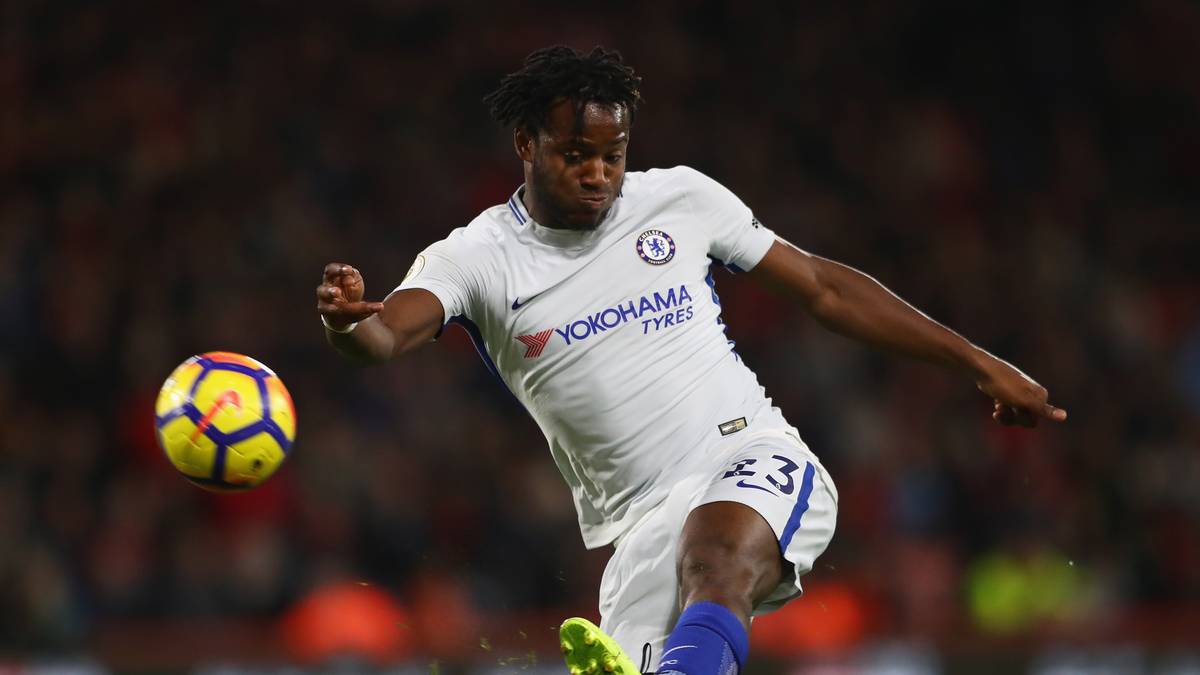 MICHY BATSHUAYI (FC Chelsea): Nach Informationen der "Bild" sind die Schwarzgelben an dem Blues-Stürmer dran. Der 24-jährige Belgier war bereits letzten Sommer im Visier der Dortmunder, entschied sich aber schließlich für einen Wechsel zu den Blues, die 39 Millionen Euro für den Ex-Marseille-Profi bezahlten