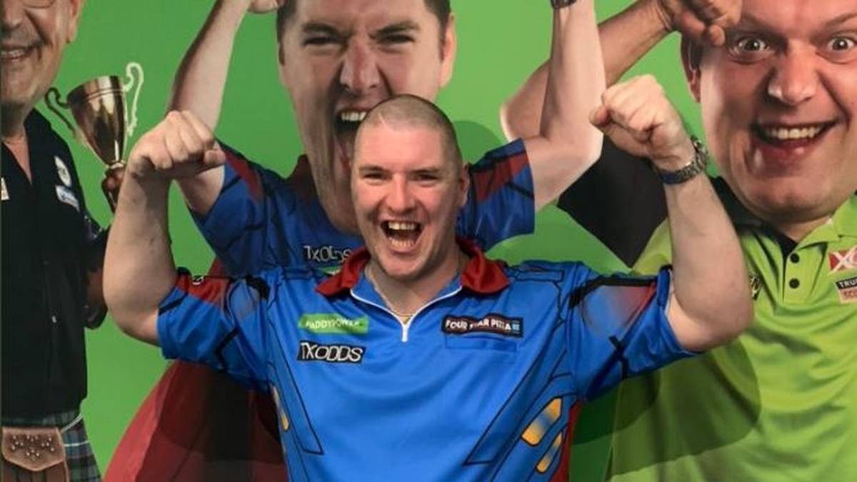 Taylor ist allerdings seit Jahren kein großer Fan Gurneys und bemängelt manchmal dessen Einstellung und Körpersprache auf der Bühne: "Ich mag ihn als Person, aber nicht wirklich als Darts-Spieler. Er schüttelt zu schnell mit dem Kopf. Aber er ist ein sehr guter Spieler"