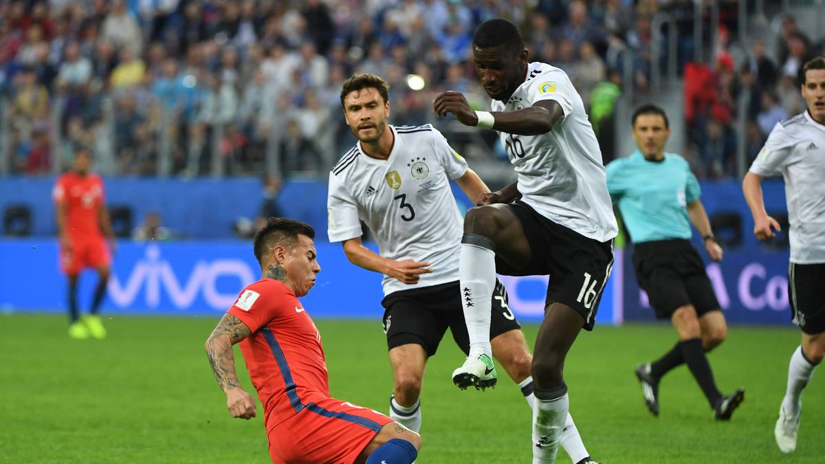 ANTONIO RÜDIGER: War sofort voll da, aufmerksam, zweikampfstark. Grätschte Charles Aranguiz in höchster Not gut ab (5.). Stellte oft seinen Körper zwischen sich und den Gegner. Entschärfte dadurch einige Gefahrenmomente. SPORT1-Note: 2