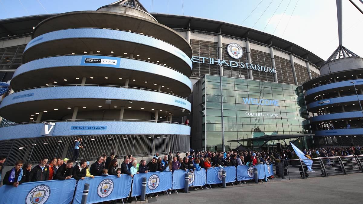Das Etihad Stadium in Manchester wurde im Jahr 2002 eröffnet. 2003 trug Manchester City dort sein erstes Spiel aus