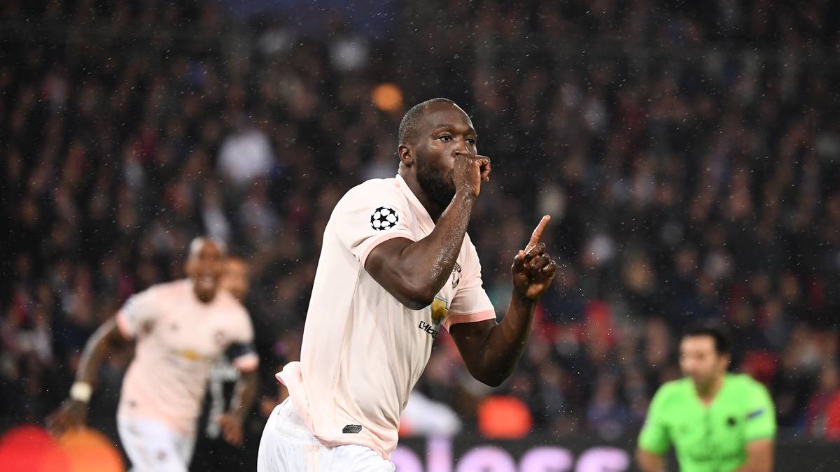 BBC: "Manchester United schockt PSG, um mit einem kontroversen Elfmeter in der Nachspielzeit die Runde der letzten Acht zu erreichen"
