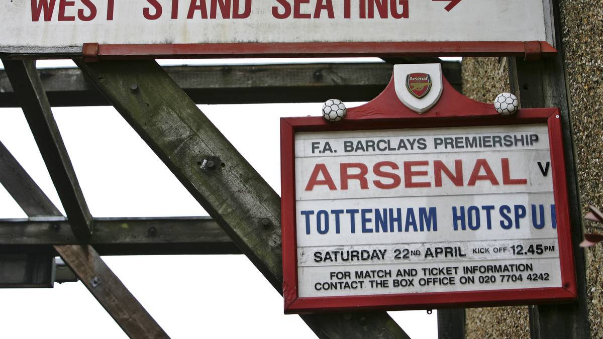 Insgesamt bot das Stadium 38.500 Zuschauern Platz und war, wie alle englischen Stadien, zuletzt eine reine Sitzplatz-Arena. Seinen Zuschauerrekord stellte das Stadion im Jahr 1935 auf, als 73.295 Besucher dem Spiel FC Arsenal gegen FC Sunderland beiwohnten 