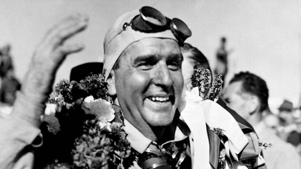 DER STARTSCHUSS: Am 13. Mai 1950 startet im englischen Silverstone das erste Formel-1-Rennen. Weil die Sonntagsruhe unter König George VI. heilig ist, wird an einem Samstag gefahren. Der Sieg geht in Abwesenheit der Ferrari-Boliden an Giuseppe Farina, der Alfa-Pilot aus Italien krönt sich am Jahresende auch zum ersten Weltmeister 