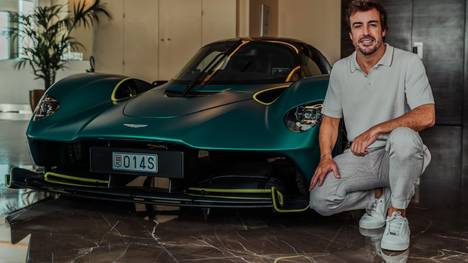 Fernando Alonso präsentiert seinen neuen Flitzer