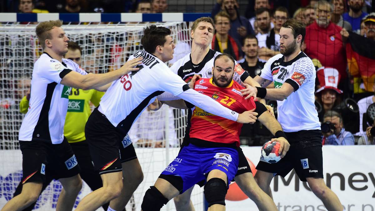 Doch spätestens damit ist der Hunger der neu ins Leben gerufenen "Bad Boys" geweckt. Dank drei Erfolgen in der Hauptrunde und dem Thriller-Sieg im Halbfinale gegen Norwegen bekommen die Deutschen ausgerechnet im Finale die Chance zur Revanche - und nutzen diese eindrucksvoll