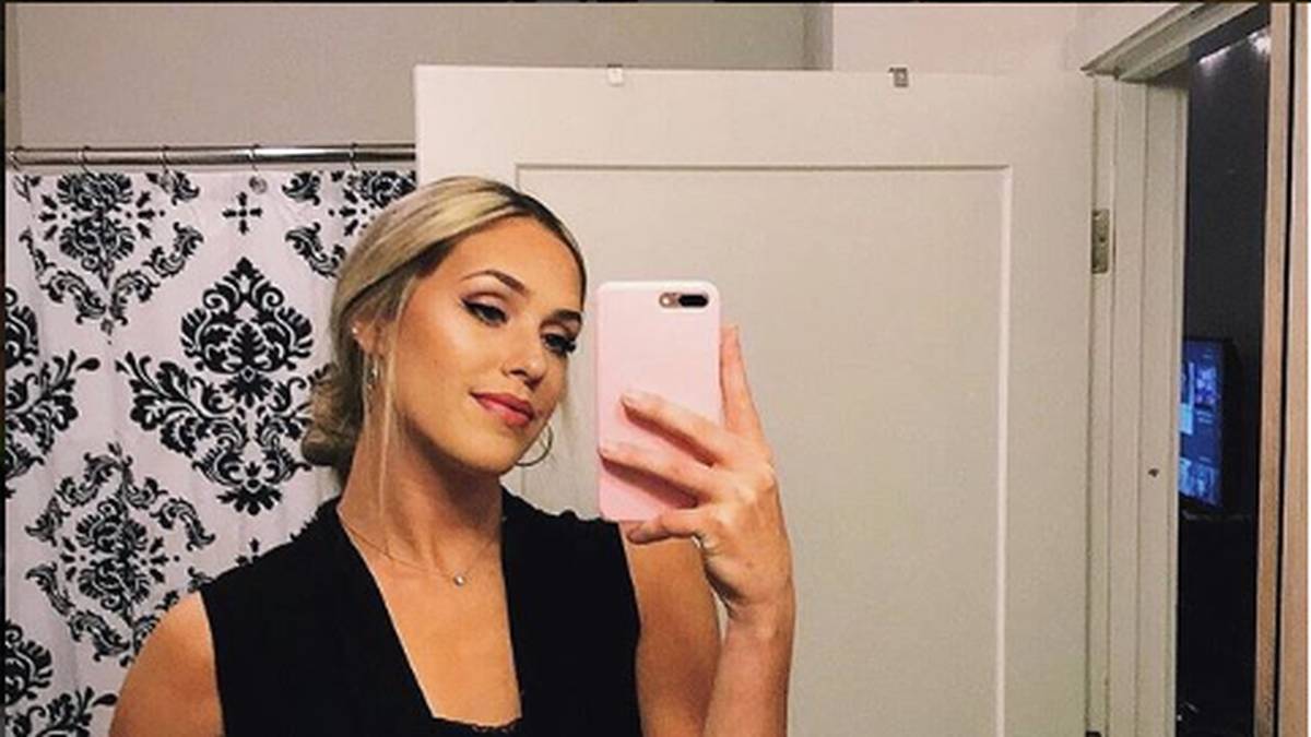 Die 22-jährige US-Amerikanerin genießt das Rampenlicht nicht nur auf dem Volleyballplatz. Auch auf Instagram ist die hübsche Blondine außerordentlich aktiv und freut sich über eine große Fan-Gemeinde