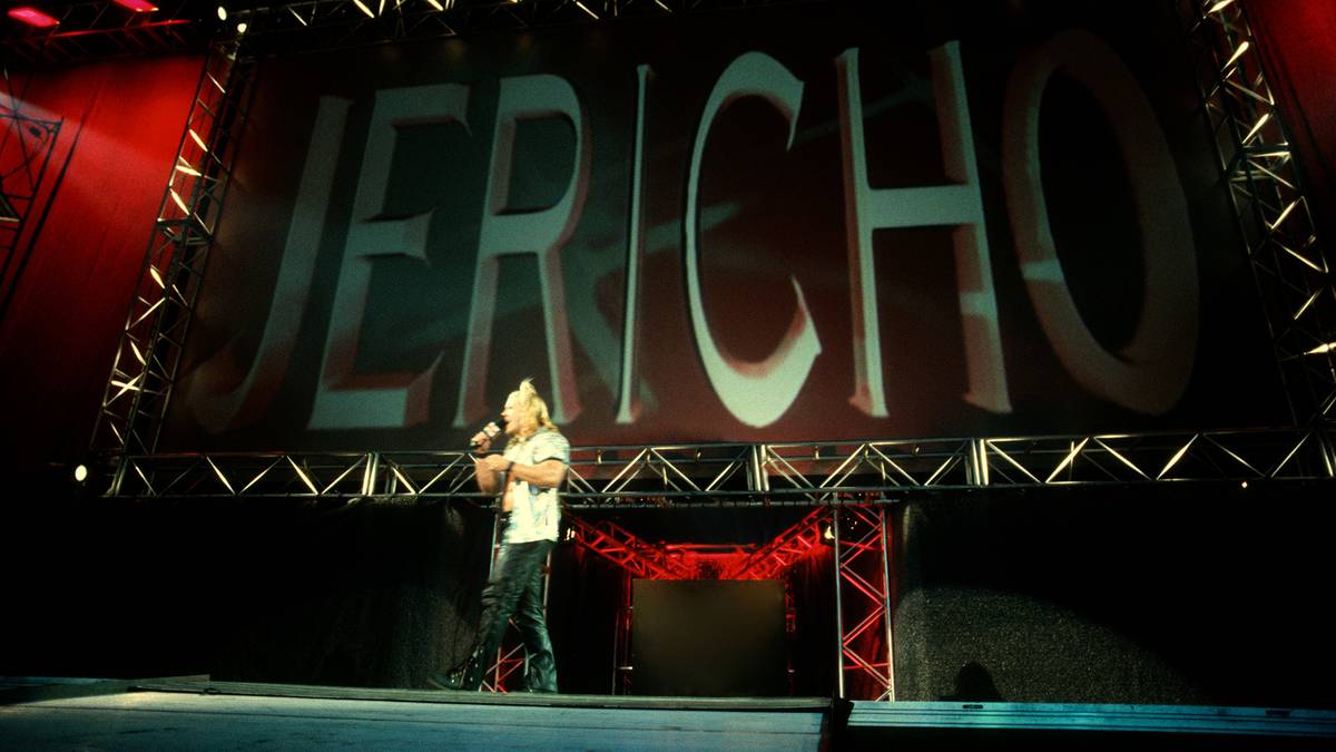 9. AUGUST 1999 - Die WWF hat der WCW einen vielversprechenden Jungstar abspenstig gemacht. "Y2J" Chris Jericho feiert sein Debüt bei RAW, stellt sich als Gottesgeschenk an seinen neuen Arbeitgeber dar und verkündet: "RAW is Jericho!"