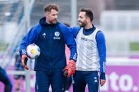 Schalke 04 treibt den personellen Umbruch weiter voran und macht dabei keinen Halt vor Identifikationsfiguren des Vereins. Ganz zum Leidwesen von Klub-Urgestein Ralf Fährmann.