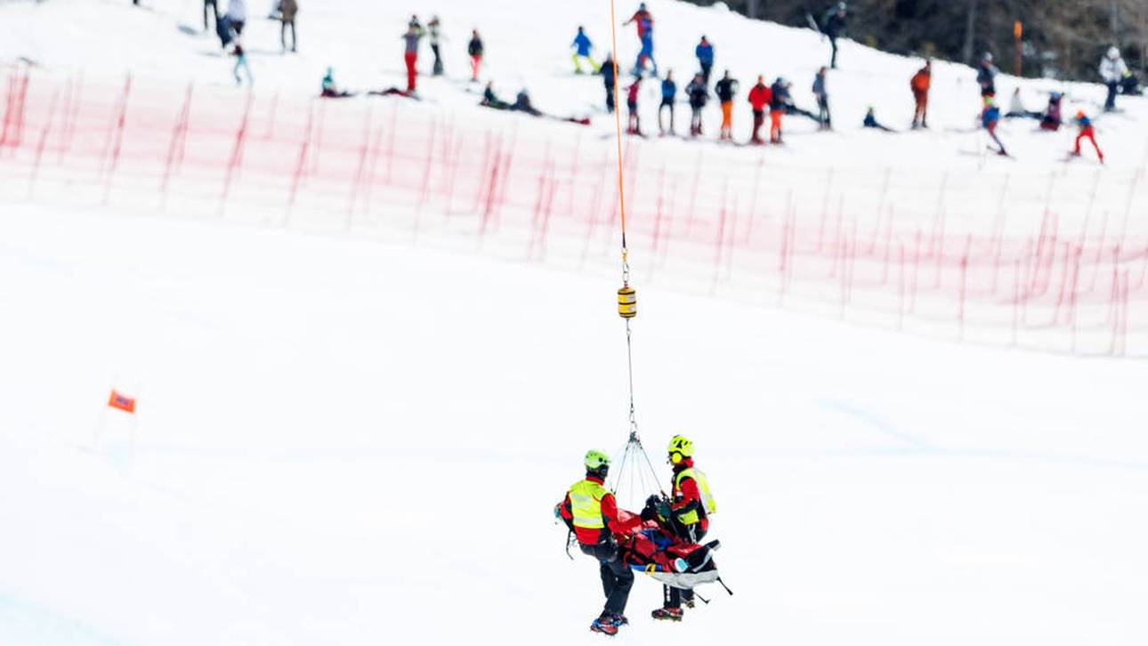 Schwerer Sturz! Regungslos im Schnee