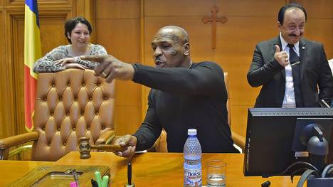 Mike Tyson fühlte sich in Rumäniens Palast der Volksvertretung sichtlich wohl