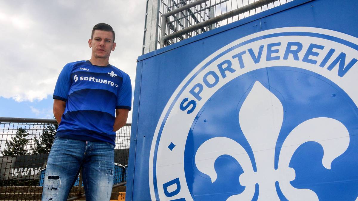 PLATZ 17: DARMSTADT 98 (3,45 MILLIONEN EURO): Dem Klassenerhalt folgte eine große Abwanderungswelle (Transfer-Einnahmen: 5,1 Millionen), im Gegenzug leisteten sich die Lilien dennoch größtenteils ablösefreie Spieler. Sie leisteten sich aber immerhin einen neuen Rekordtransfer: Stürmer Roman Bezjak für zwei Millionen Euro