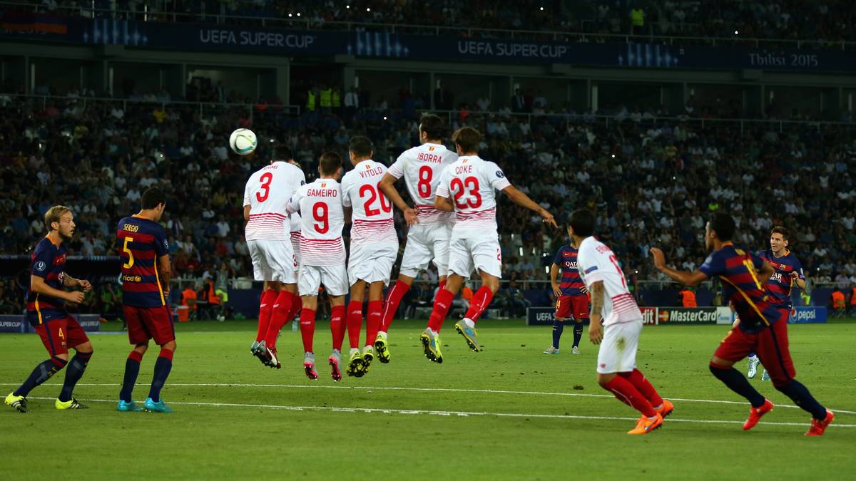 PLATZ 5 - LIONEL MESSI (FC BARCELONA): Ronaldos großer Konkurrent lässt Keeper und Mauern erzittern. Nicht zuletzt bei 5:4 im UEFA-Supercup stellt der Argentinier das unter Beweis