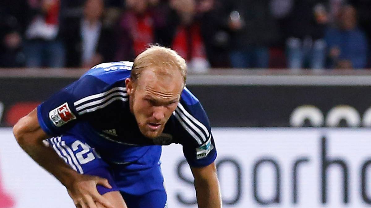 TOBIAS LEVELS: Sportliches Fremdgehen birgt immer wieder Gefahren. Bei einer Eishockey-Einheit verletzt sich der Ex-Profi des FC Ingolstadt am Sprunggelenk