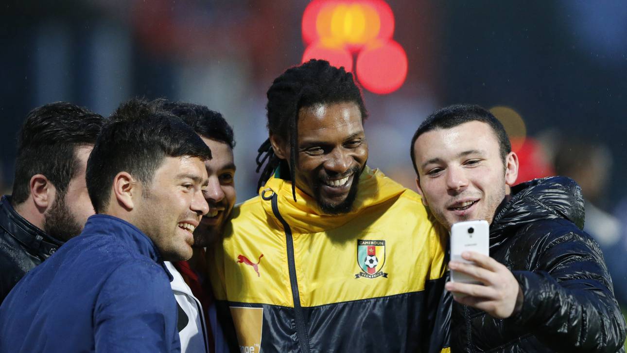 Ex-Kölner Song aus Koma erwacht