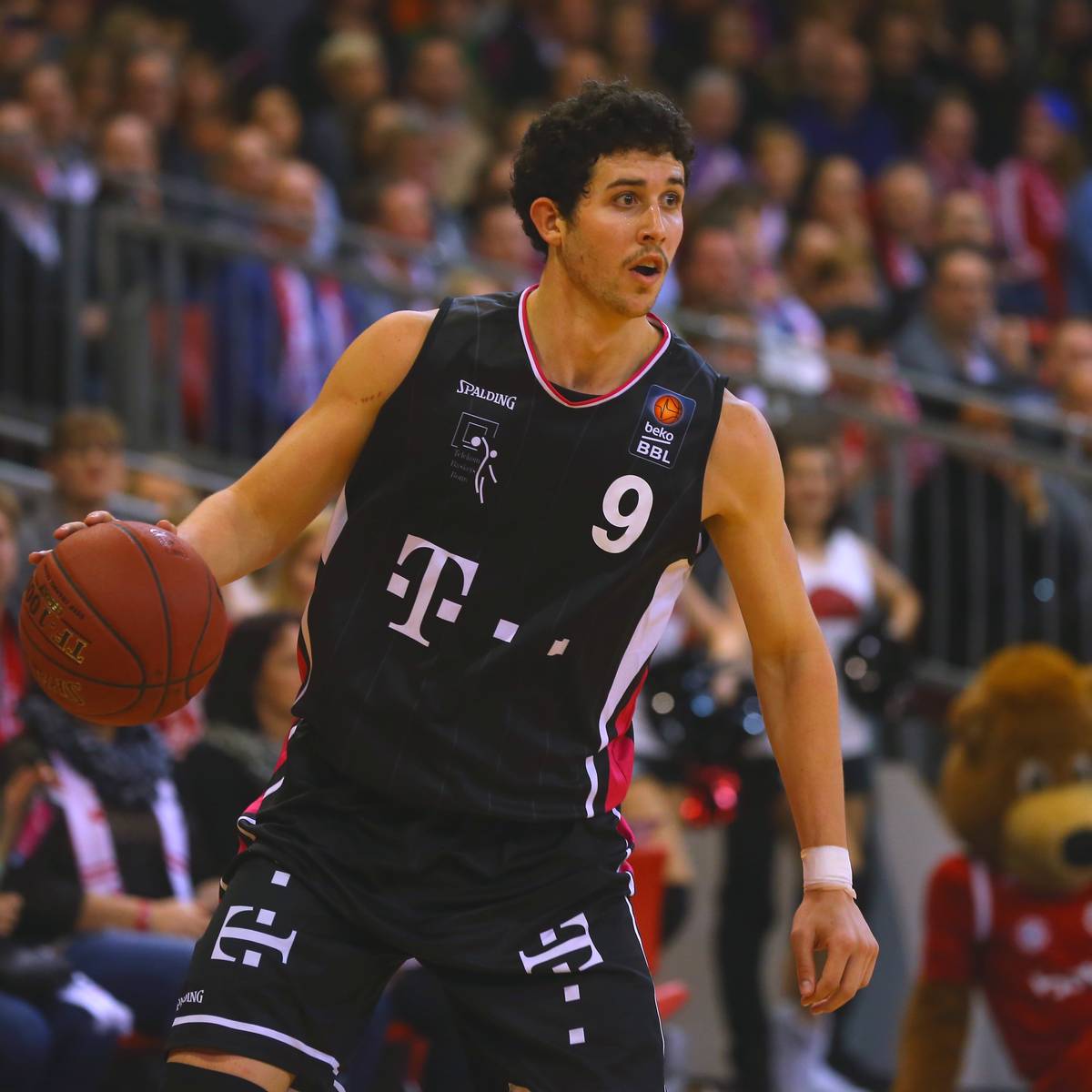 Telekom Baskets Bonn setzen gegen TBB Trier den Siegeszug fort