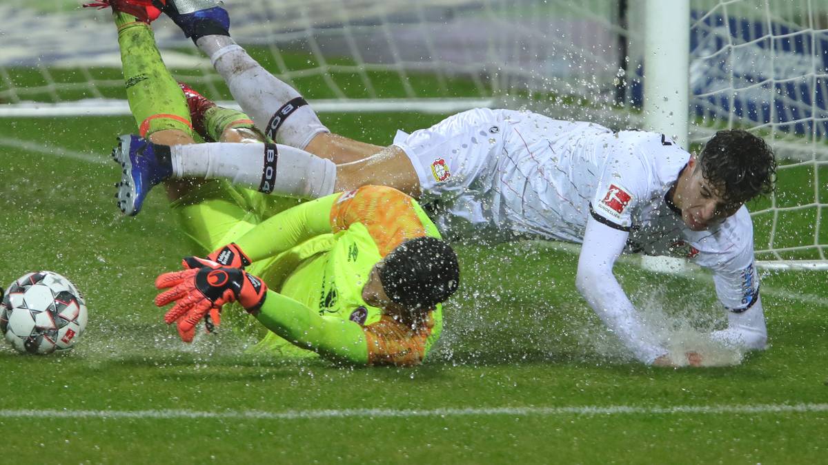 13. SPIELTAG - Das 1:1-Remis zwischen Nürnberg und Leverkusen im vom Fan-Boykott begleiteten ersten Montagsspiel dieser Saison bleibt vor allem als Wasserschlacht in Erinnerung und nicht gerade als fußballerischer Leckerbissen