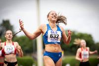 Eine deutsche Sprinterin holt bei der Leichtathletik-EM der U18-Junioren Bronze. Danach überwältigen sie die Gefühle.