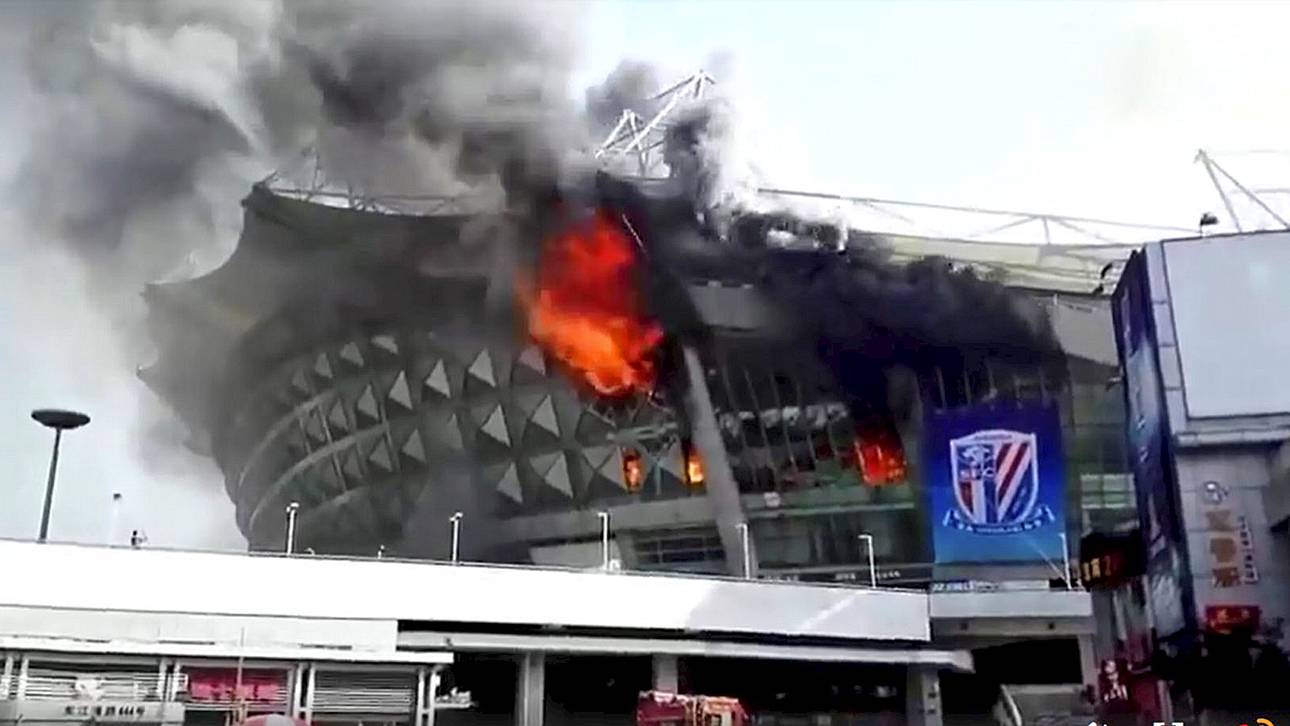 Stadion von Schanghai fängt Feuer