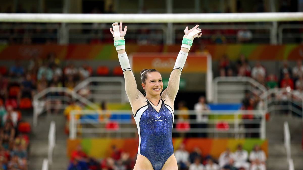Freude pur bei der 19-jährigen Sophie Scheder: Sensationell landet die Chemnitzerin am Stufenbarren auf dem dritten Platz, am Ende hauchdünn vor der Heidelbergerin Elisabeth Seitz