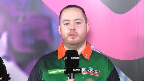 Steve Lennon kommt nach einem 0:2 gegen Owen Bates zurück und zieht in die nächste Runde ein.