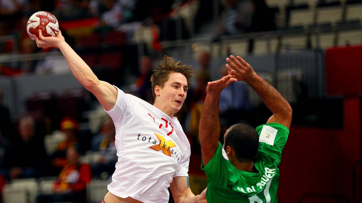 Das dänische Team scheint die Unterstützung zu helfen. Der deutsche Gruppengegner wirft Saudi-Arabien mit 38:18 aus der Halle