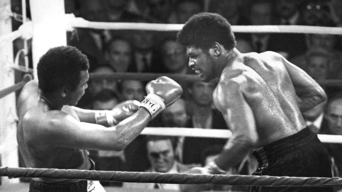 LEON SPINKS: Es war eine der größten Sensationen der Box-Historie, als Spinks am 15. Februar 1978 dem 36-jährigen Ali die WBA- und WBC-Gürtel abnahm. Mit nur acht Kämpfen als Profiboxer war es der schnellste Titelgewinn der Schwergewichtsgeschichte