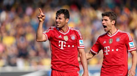 Claudio Pizarro (l.) und Thomas Müller (r.) haben gemeinsam beim FC Bayern gespielt