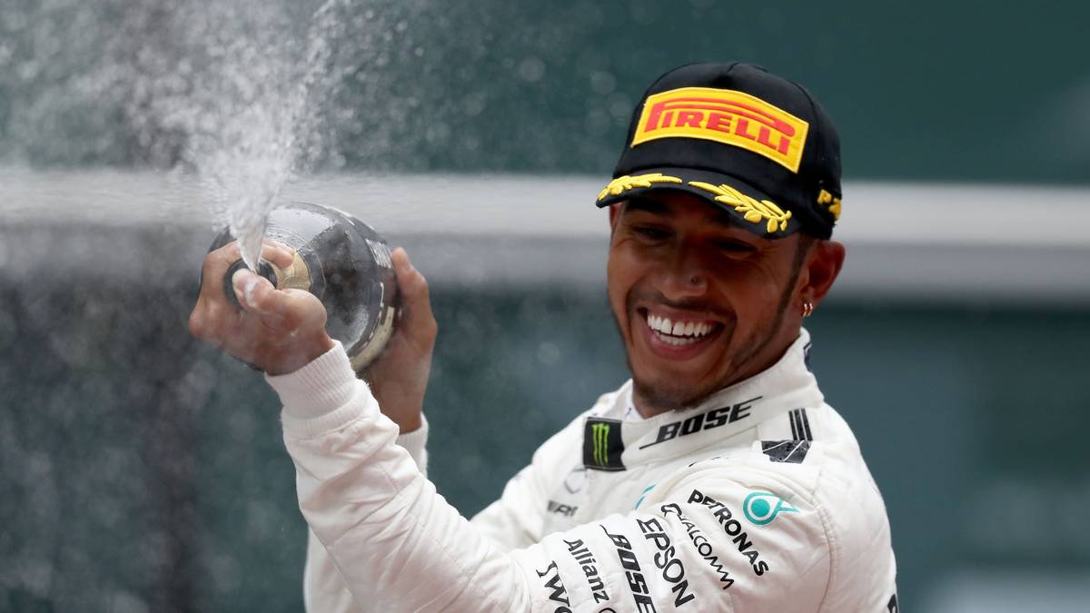 PODESTPLÄTZE: Der Mercedes-Pilot hat in 229 Rennen bereits 134 Podestplätze eingefahren. So beträgt seine Podest-Quote unglaubliche 58,51 Prozent. Angesichts seiner Konstanz dürfte Hamiltons Quote in den nächsten Jahren noch steigen