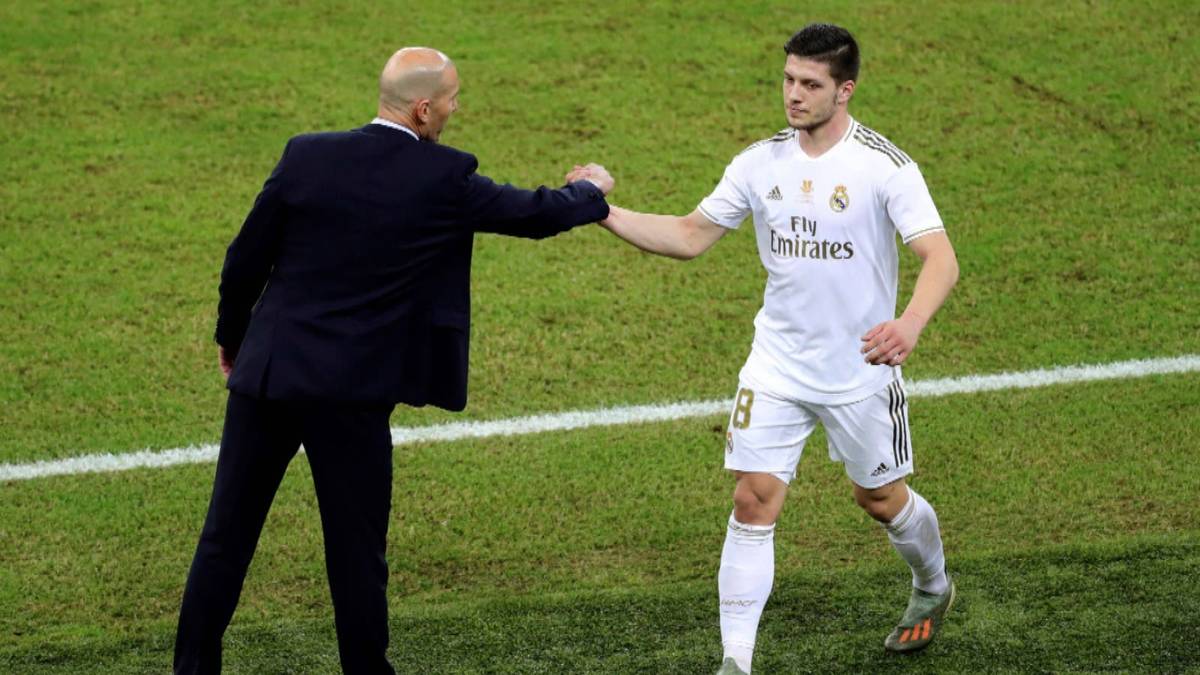 Luka Jovic bekommt bei Real Madrid aktuell kaum Spielzeit. Doch jetzt könnte die Stunde des Serben schlagen. Trainer Zinédine Zidane gibt Einblicke in seine Überlegungen.