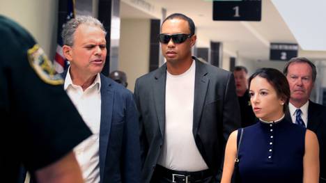 Tiger Woods verlässt das Gericht in Palm Beach