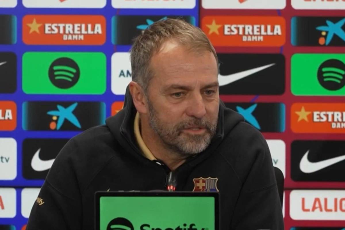 Barca-Trainer Hansi Flick spricht über die umstrittene Rote Karte für Real-Star Jude Bellingham, der wegen Schiri-Beleidigung vom Platz flog.